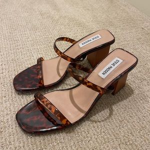 basically brand new Steve Madden honey heeled sandals! size 8 womens